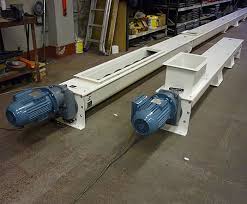 Screw conveyor assembly including drive unit